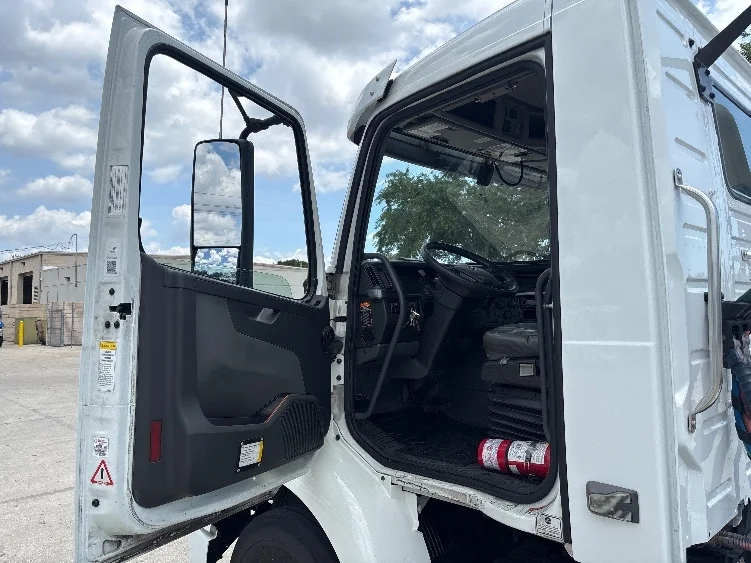 2023 Volvo in Tampa, FL — photo 9