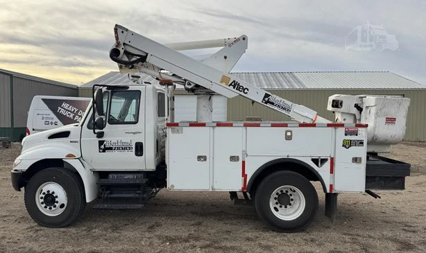 2011 International 4300 - image 3