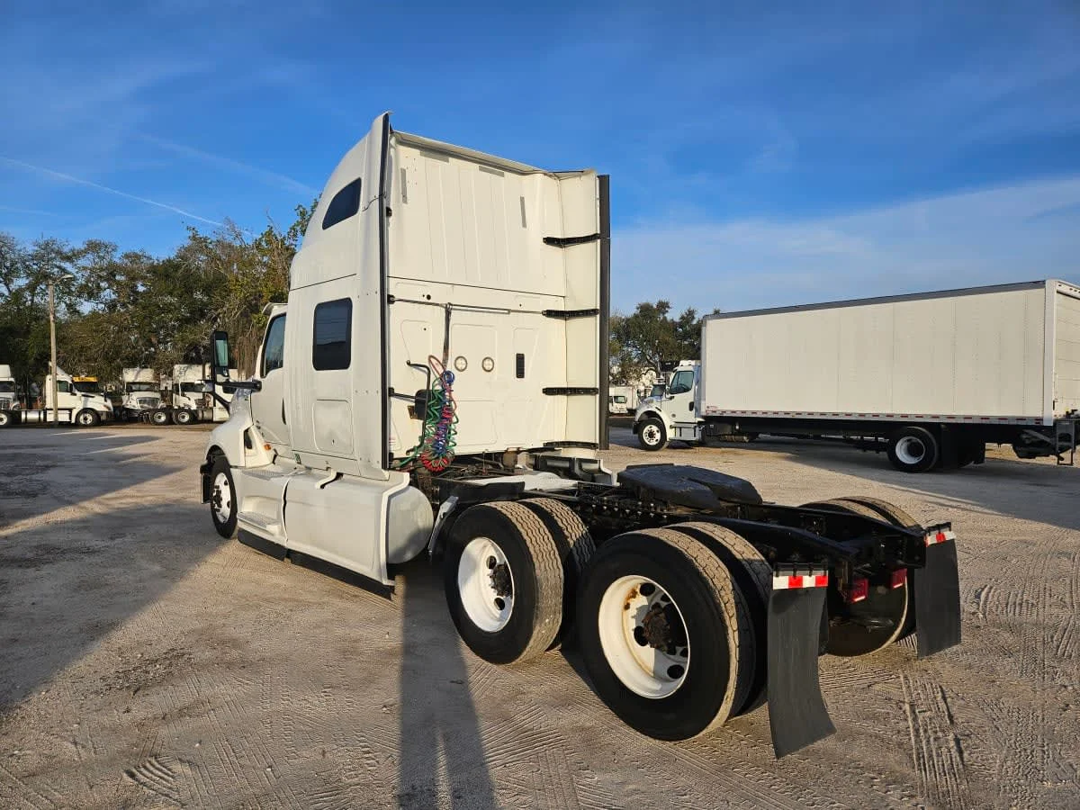 2020 International LT - image 6