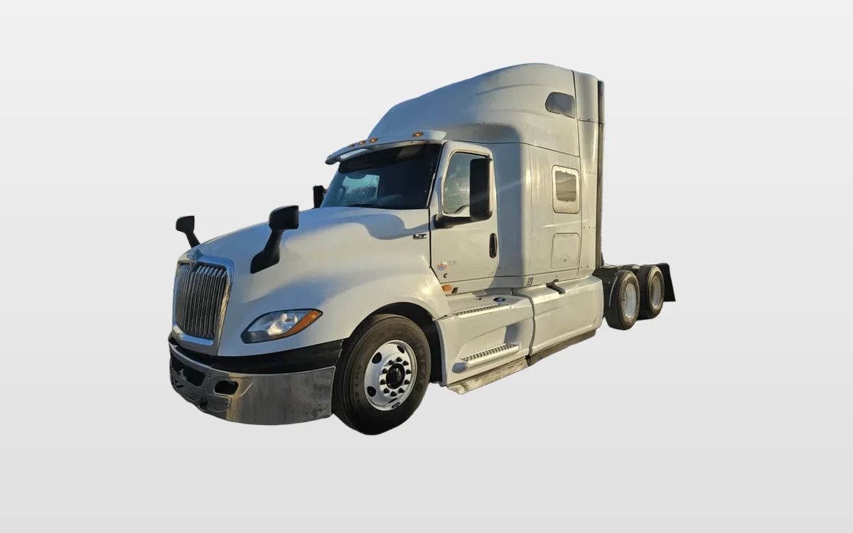 2020 International LT - image 1