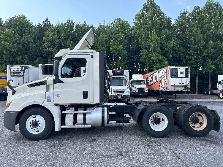 2018 Freightliner Cascadia in Atlanta (Forest Park), GA — photo 4