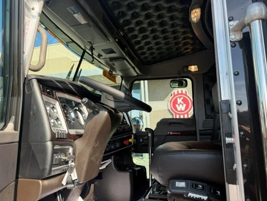 2027 Kenworth W900 in Omaha, NE — photo 9