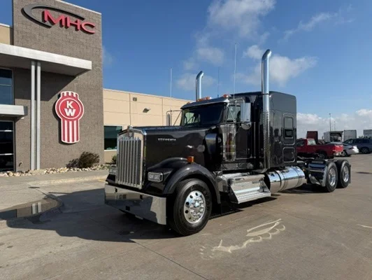 2027 Kenworth W900 in Omaha, NE — photo 2