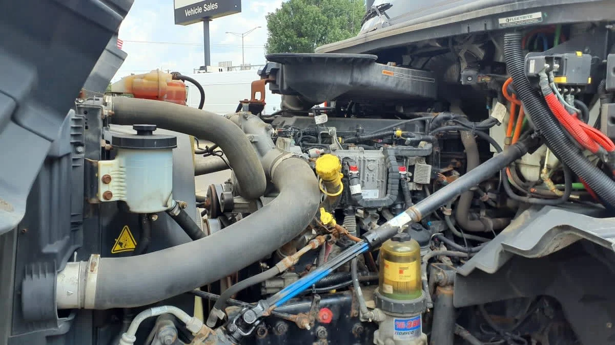 2019 International LT in Bolingbrook, IL — photo 9