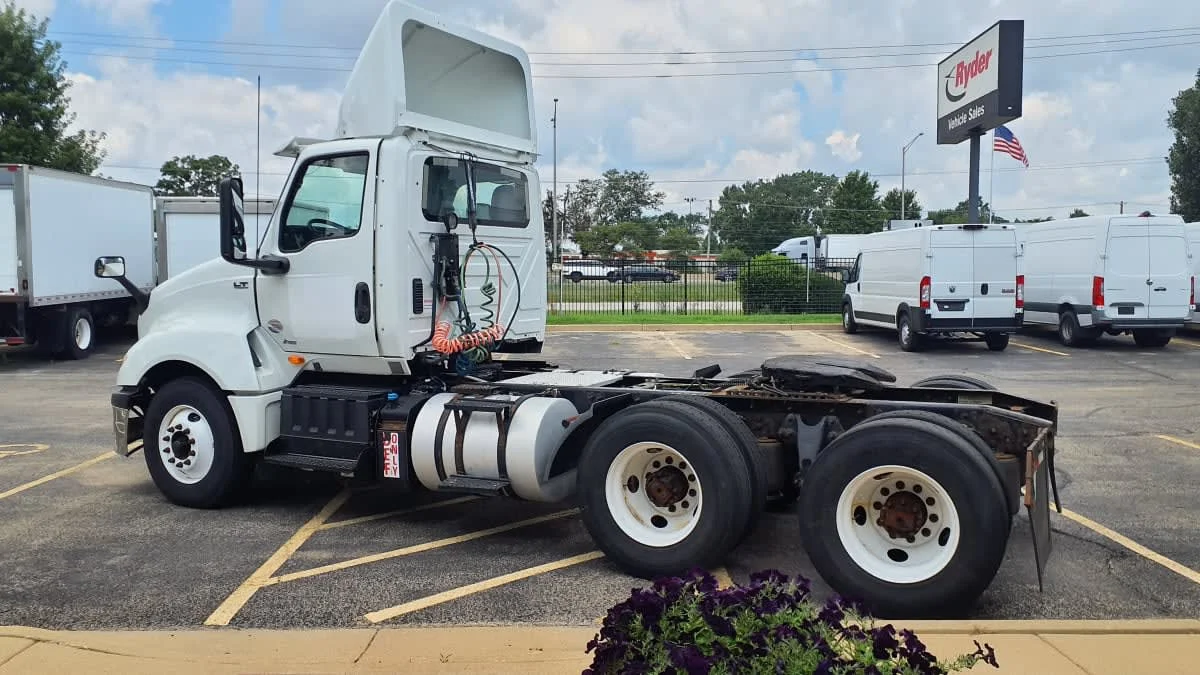2019 International LT in Bolingbrook, IL — photo 6