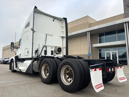 2022 Kenworth T680 in Omaha, NE — photo 9