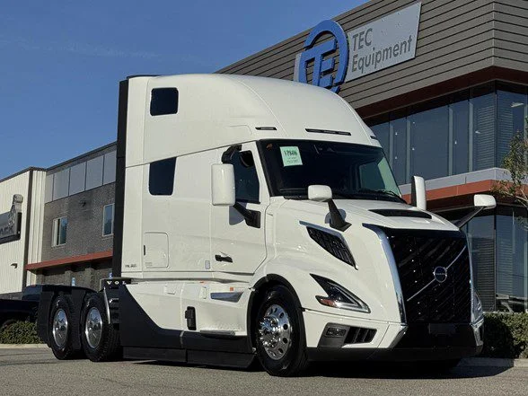 2025 Volvo VNL 860 in Fontana, CA