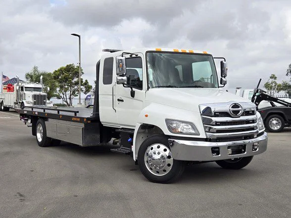 2025 Hino 
