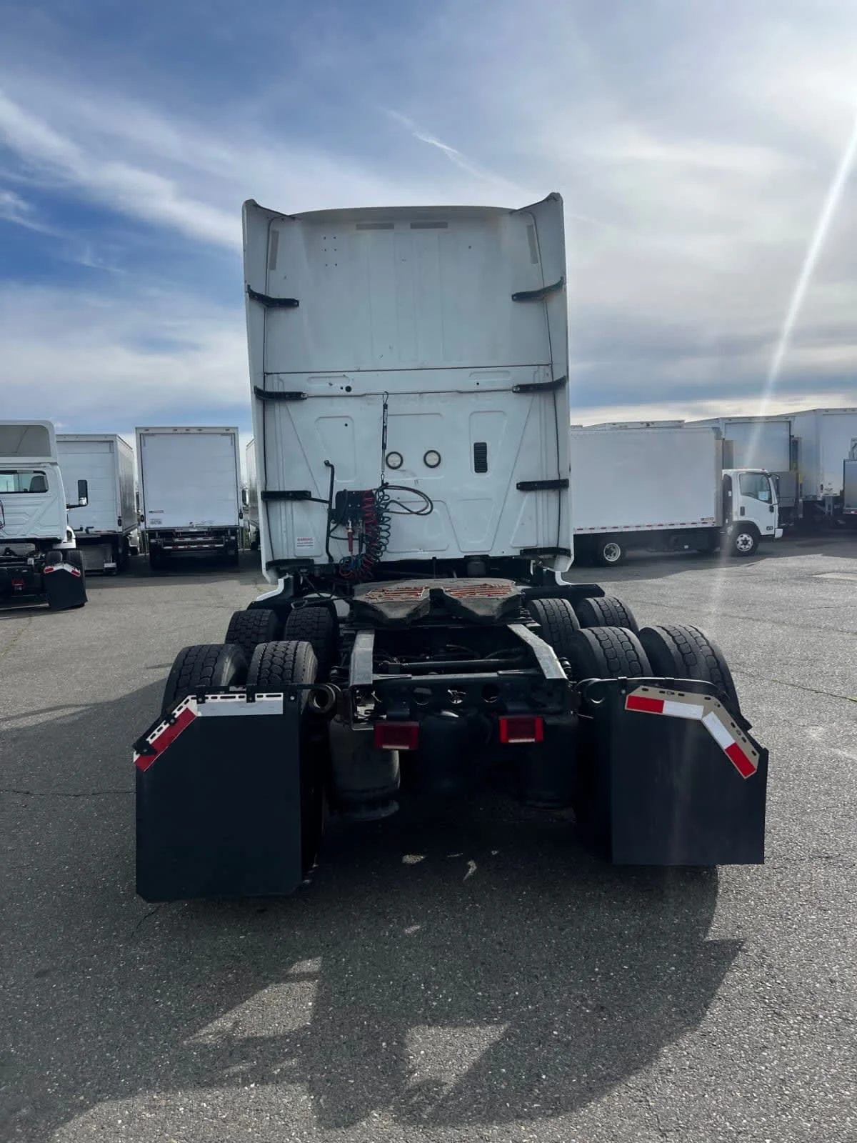 2019 International LT - image 5