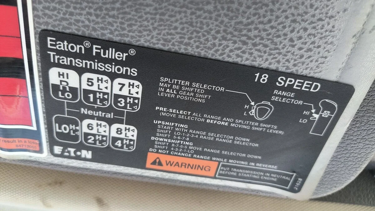 2017 Volvo VNL 860 - image 9