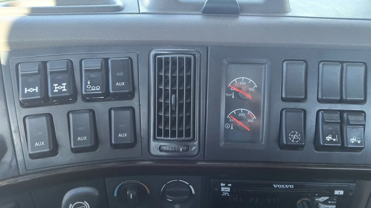 2017 Volvo VNL 860 - image 11