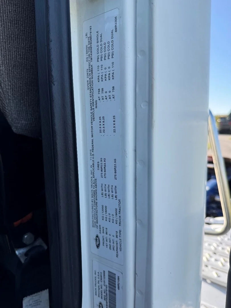 2016 Mack Day Cab - image 19