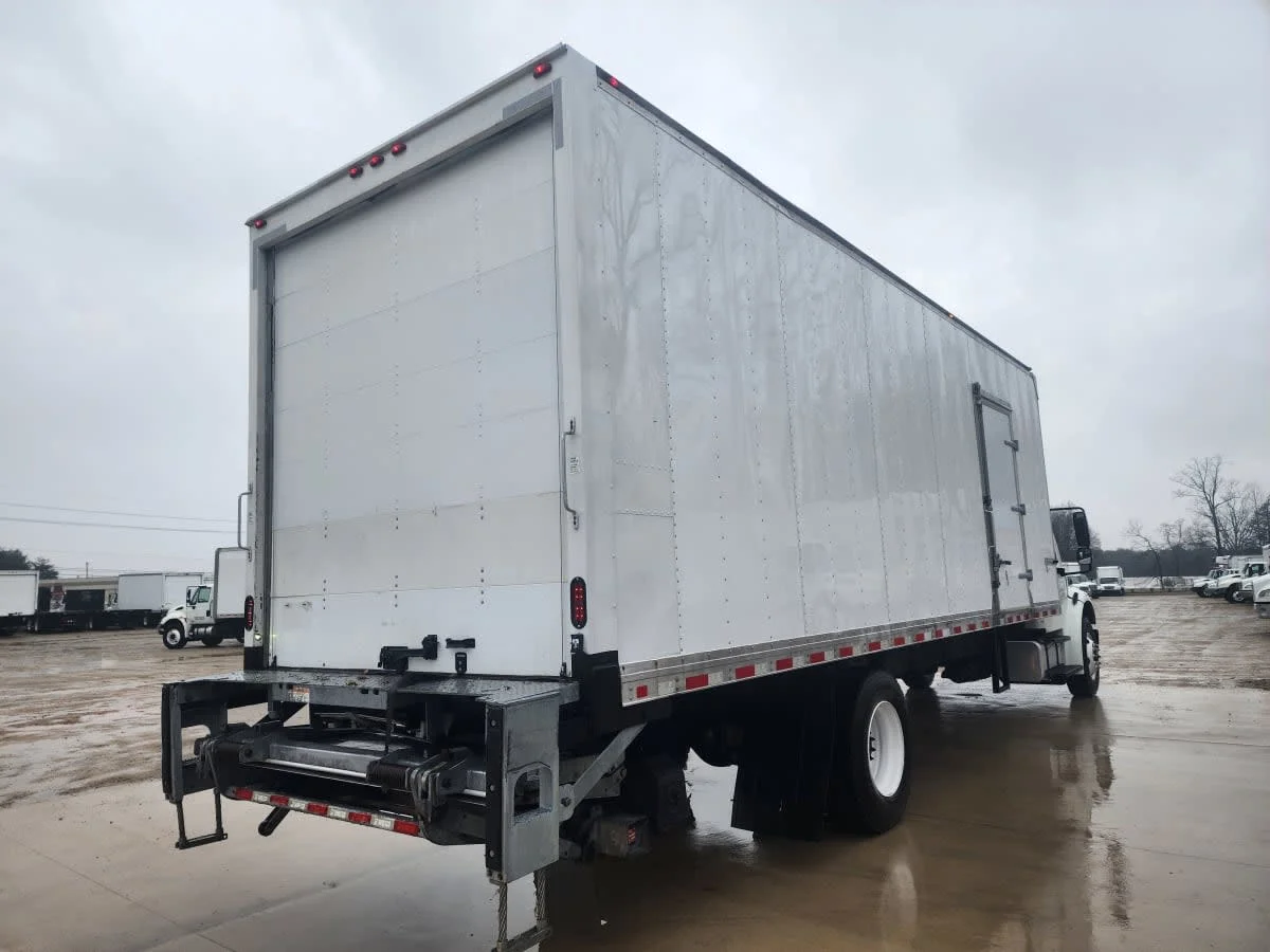 2018 Freightliner M2 106 in Charlotte, NC — photo 4