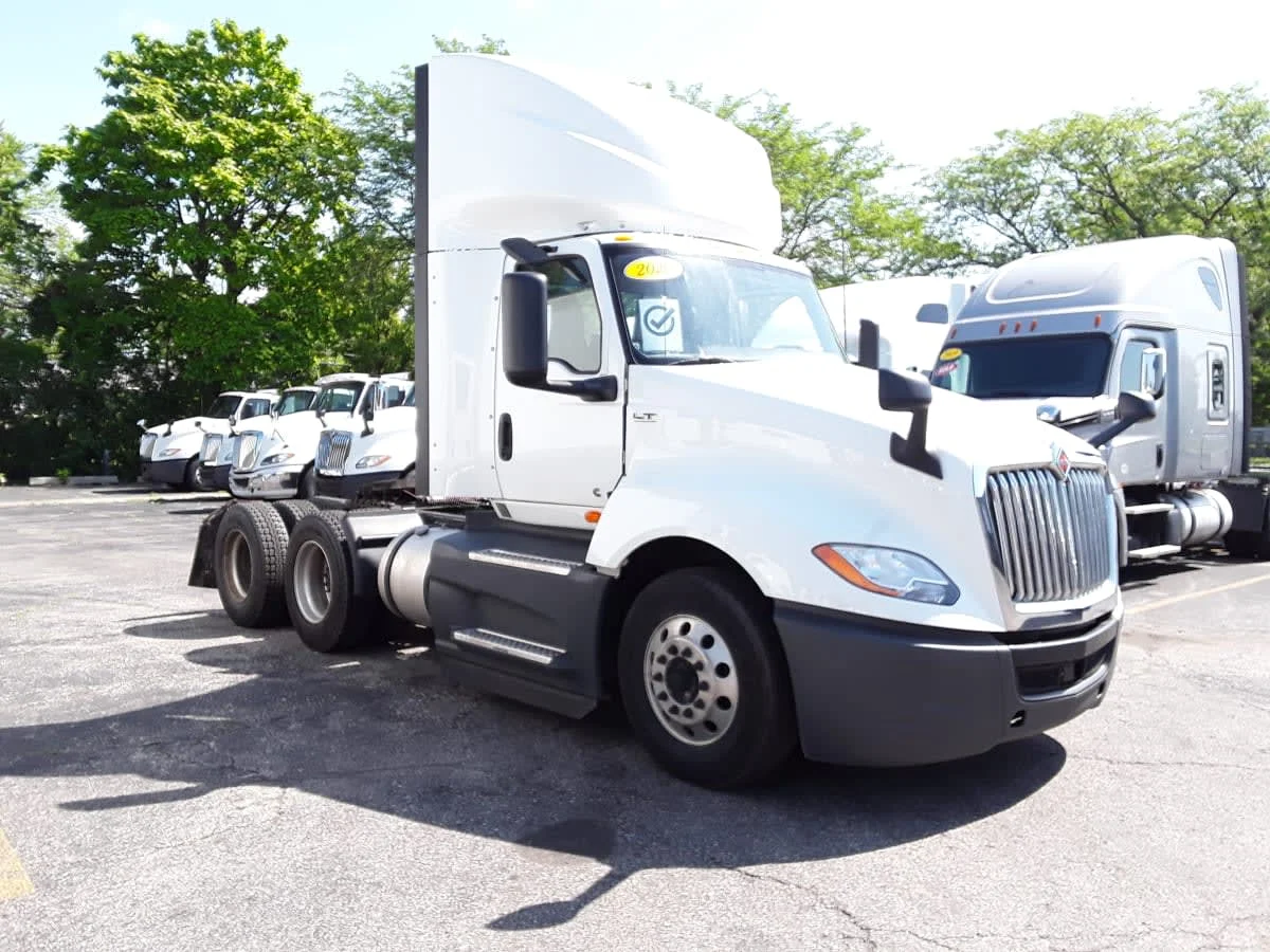 2020 International LT - image 3