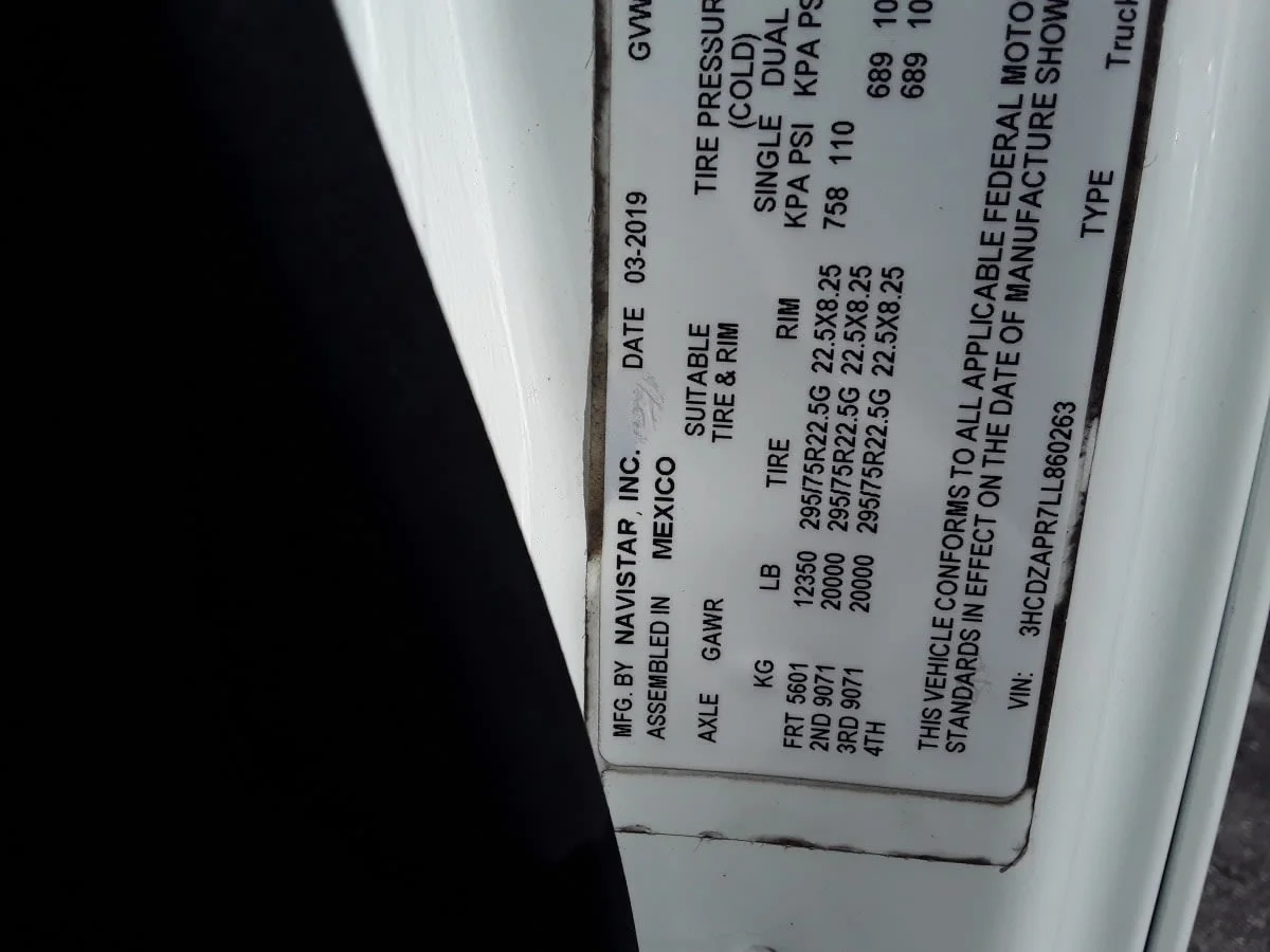 2020 International LT - image 14