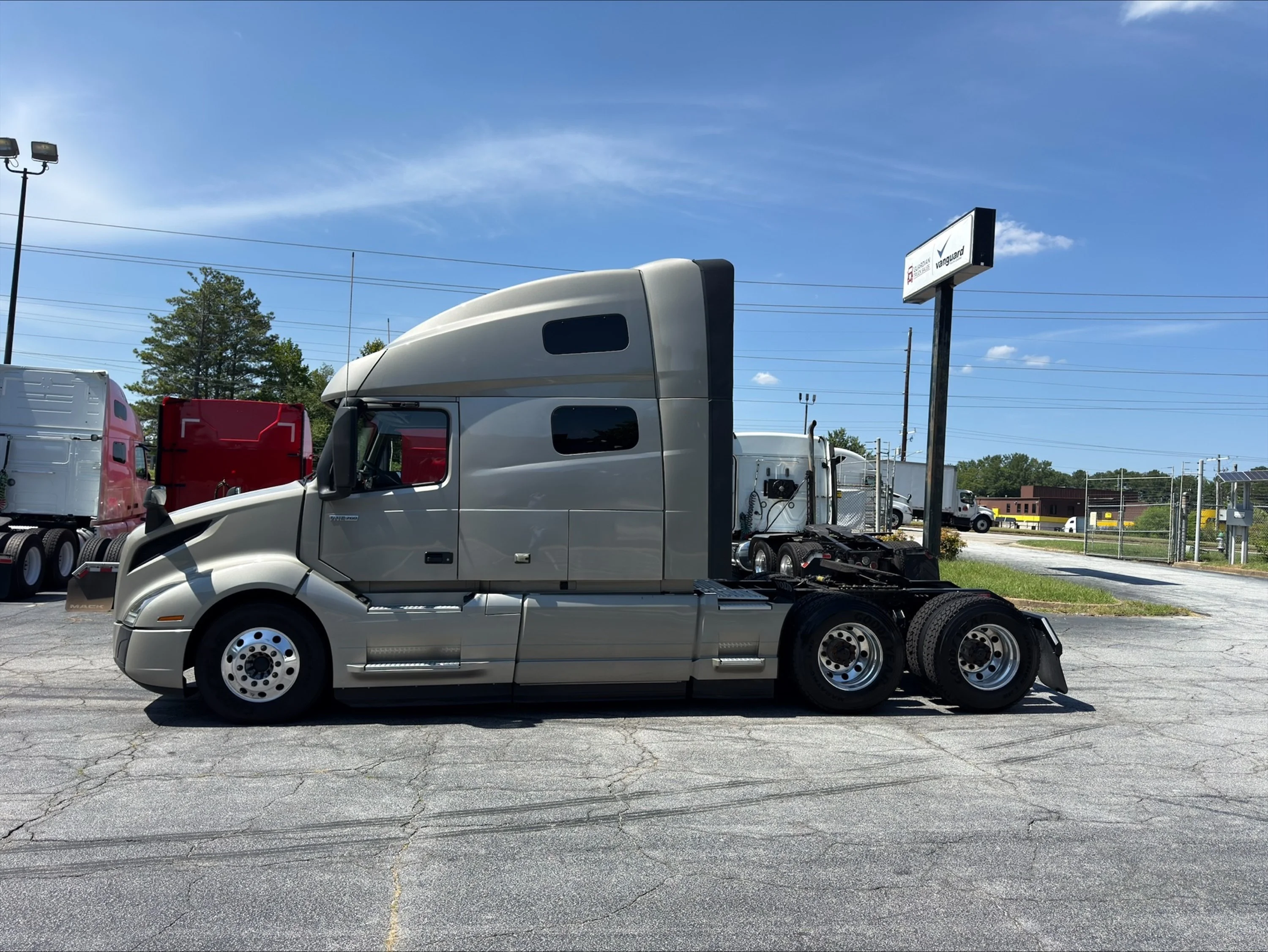 2023 Volvo VNL 760 in Guardian Atlanta — photo 8