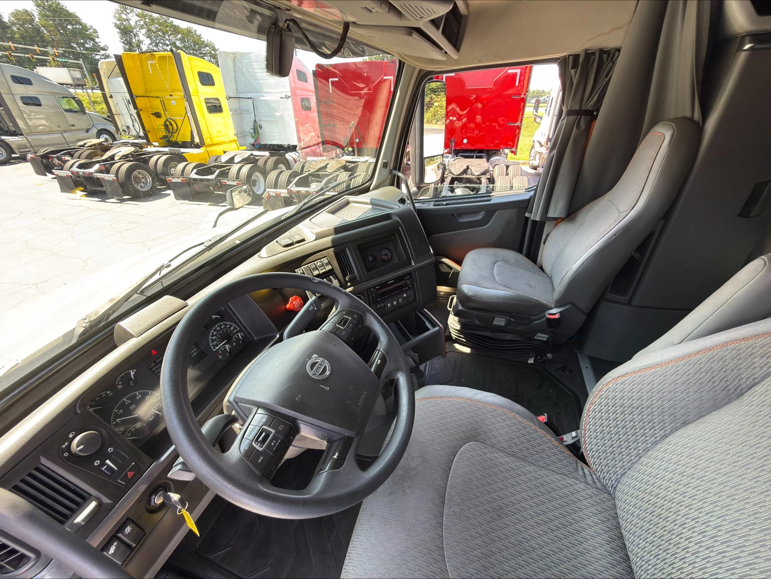 2023 Volvo VNL 760 in Guardian Atlanta — photo 10