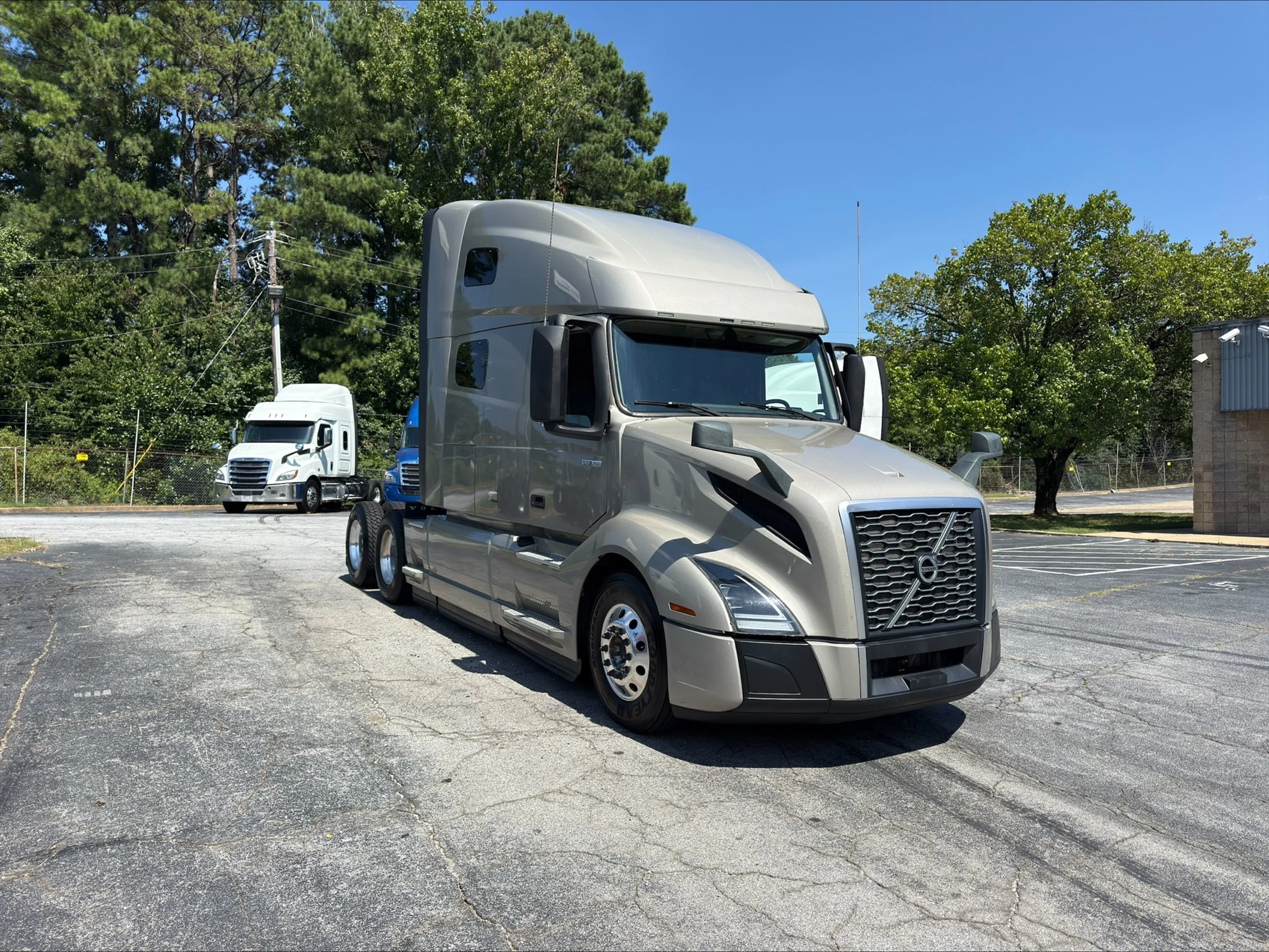 2023 Volvo VNL 760 in Guardian Atlanta — photo 3