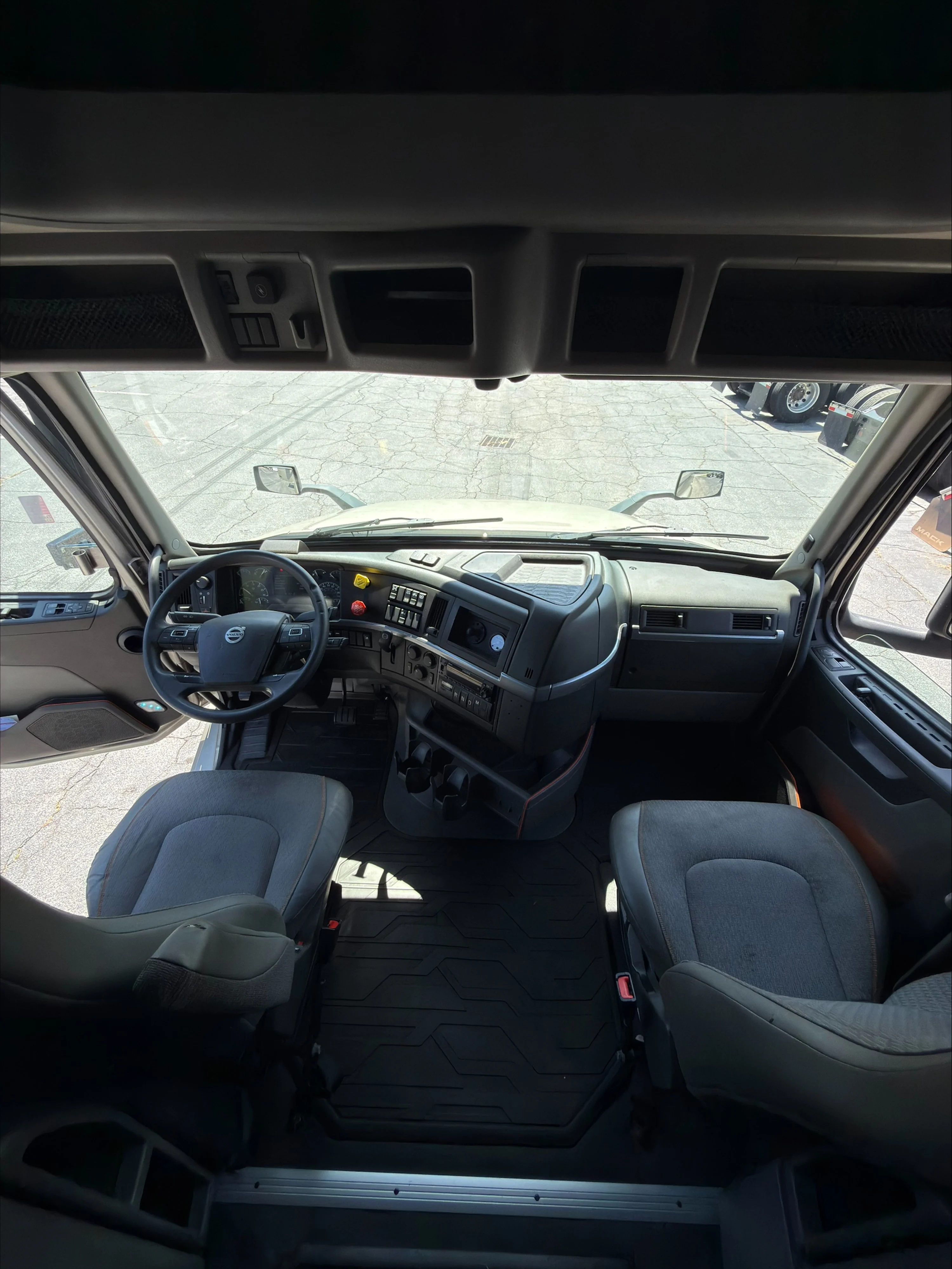 2023 Volvo VNL 760 in Guardian Atlanta — photo 11