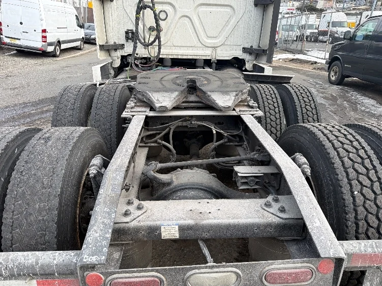 2022 Freightliner Cascadia in North Bergen, NJ — photo 6