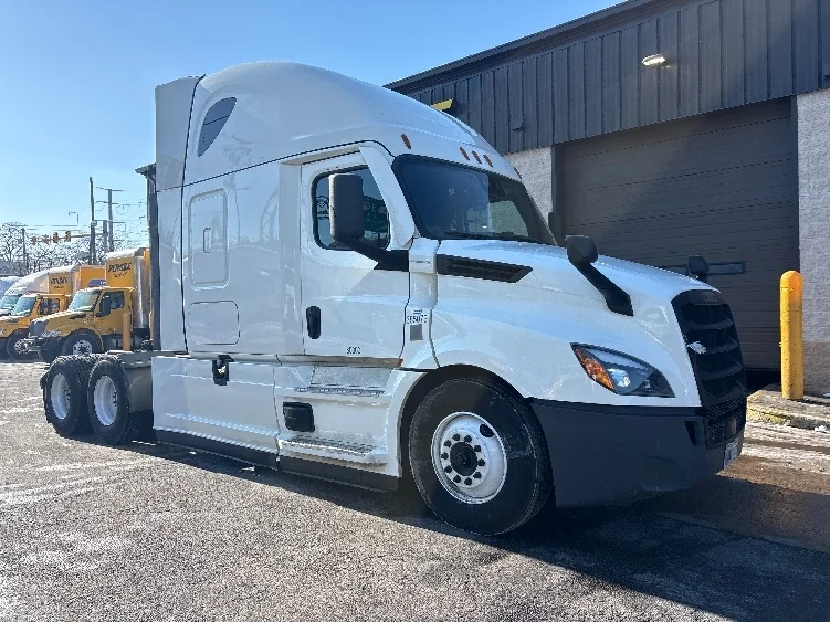 2022 Freightliner Cascadia in North Bergen, NJ
