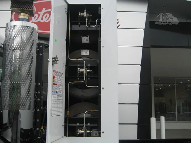 2024 Peterbilt 520 - image 8