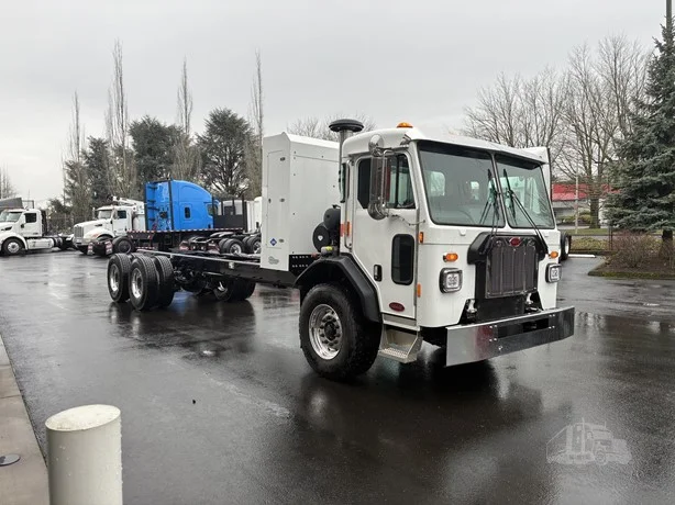 2024 Peterbilt 520 - image 4