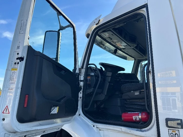 2020 Volvo VNR 640 in Fontana, CA — photo 9
