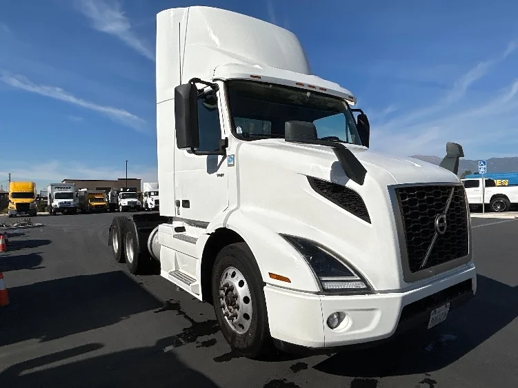 2020 Volvo VNR 640 in Fontana, CA