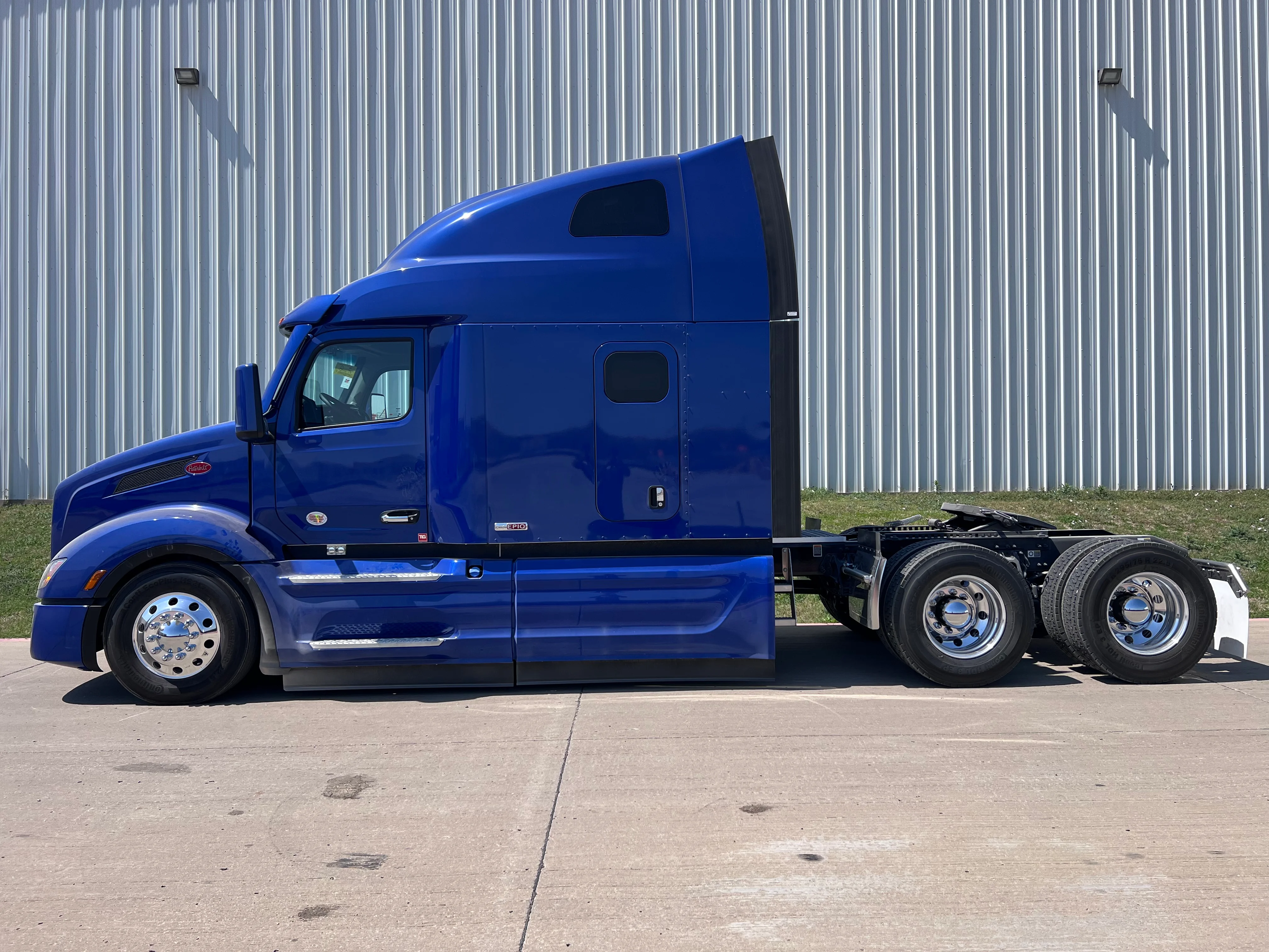 2027 Peterbilt 579 in Louisville, KY — photo 2