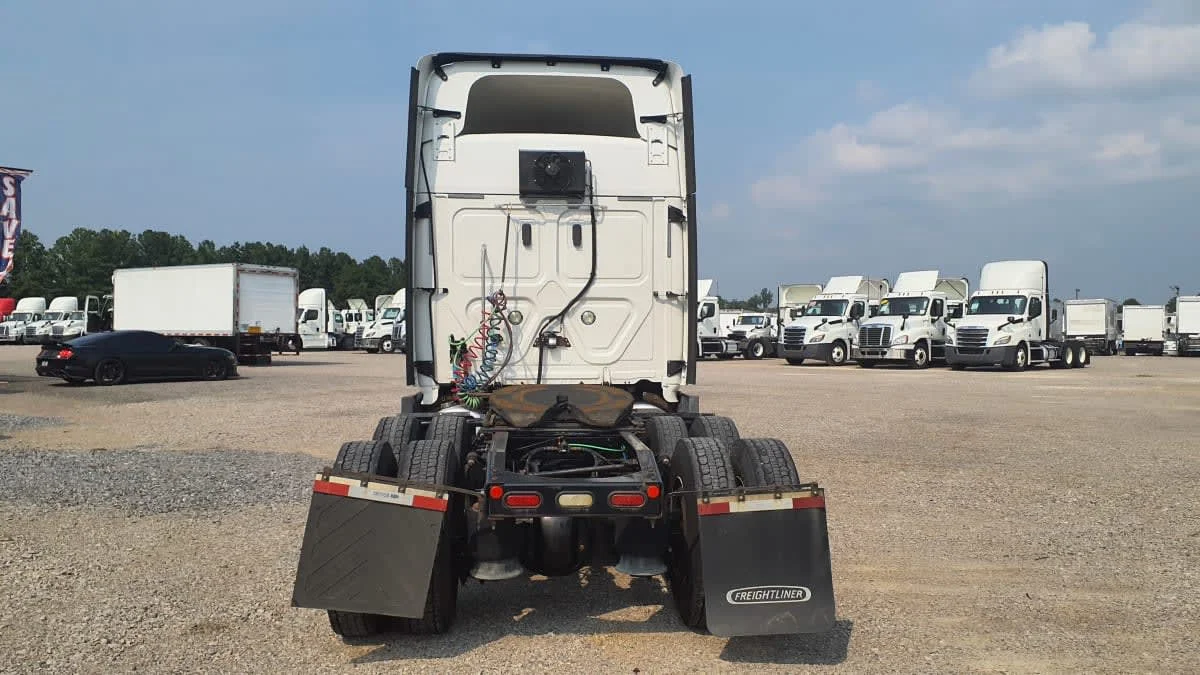 2019 Freightliner Cascadia in Birmingham, AL — photo 5
