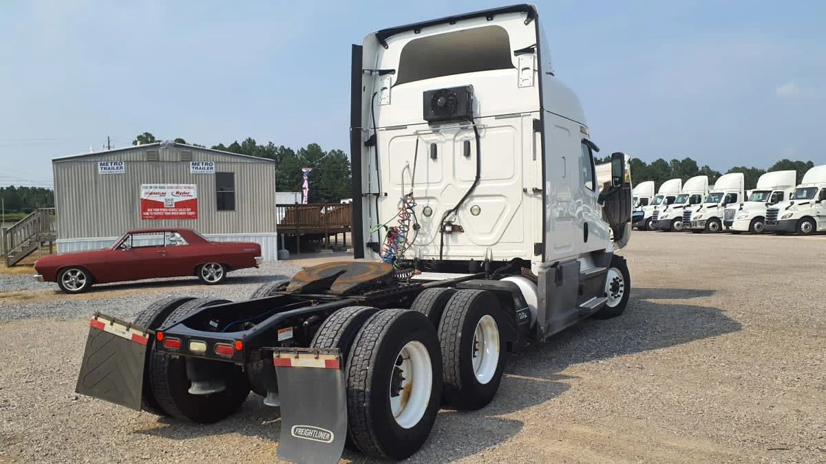2019 Freightliner Cascadia in Birmingham, AL — photo 4