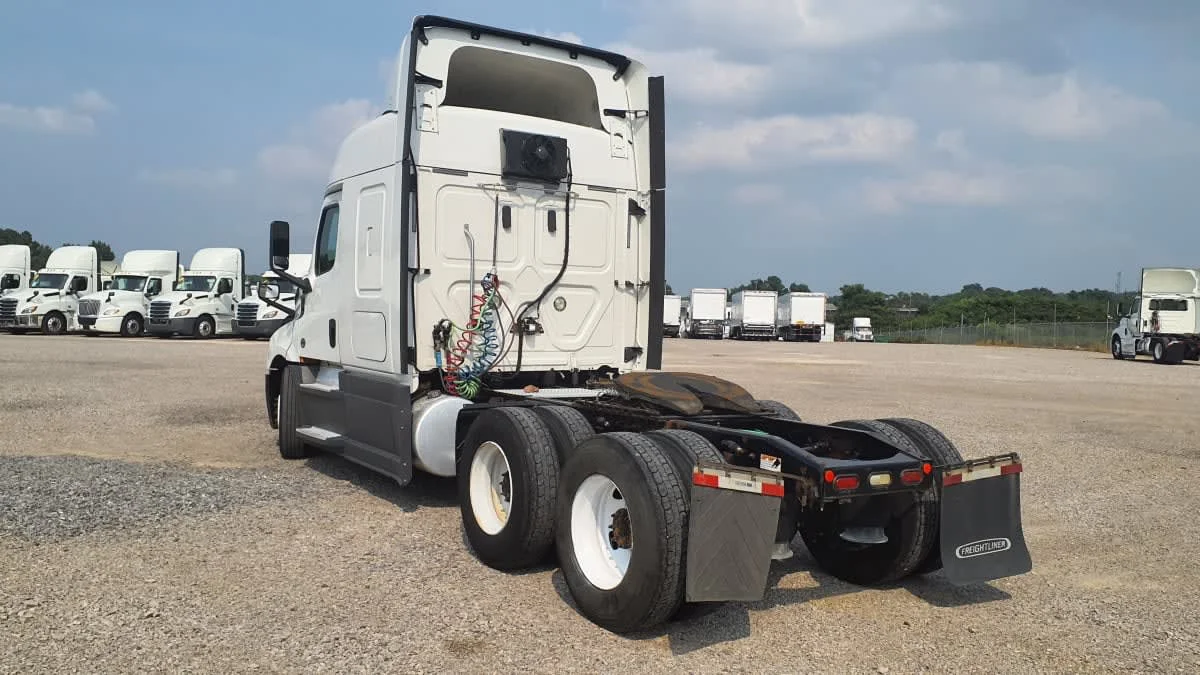 2019 Freightliner Cascadia in Birmingham, AL — photo 6
