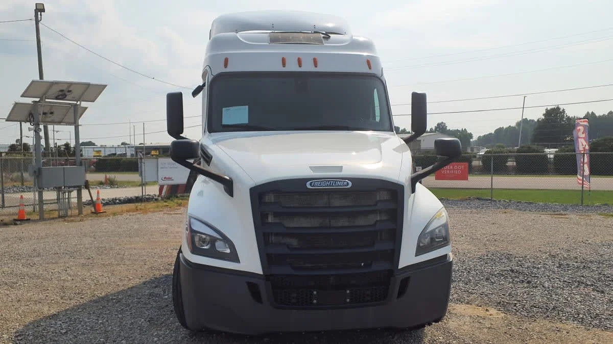 2019 Freightliner Cascadia in Birmingham, AL — photo 2