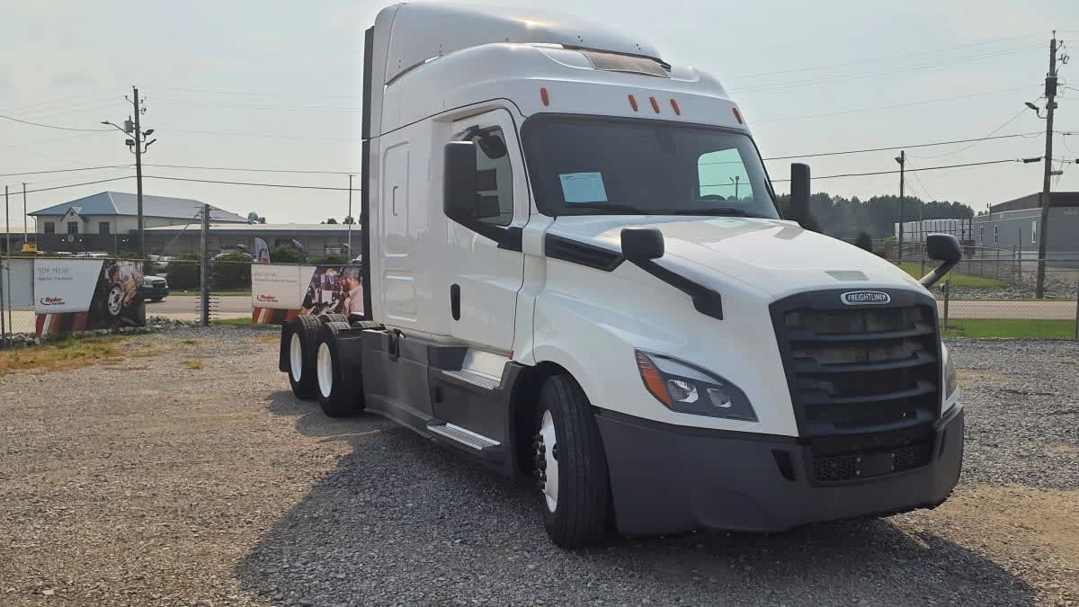 2019 Freightliner Cascadia in Birmingham, AL — photo 3