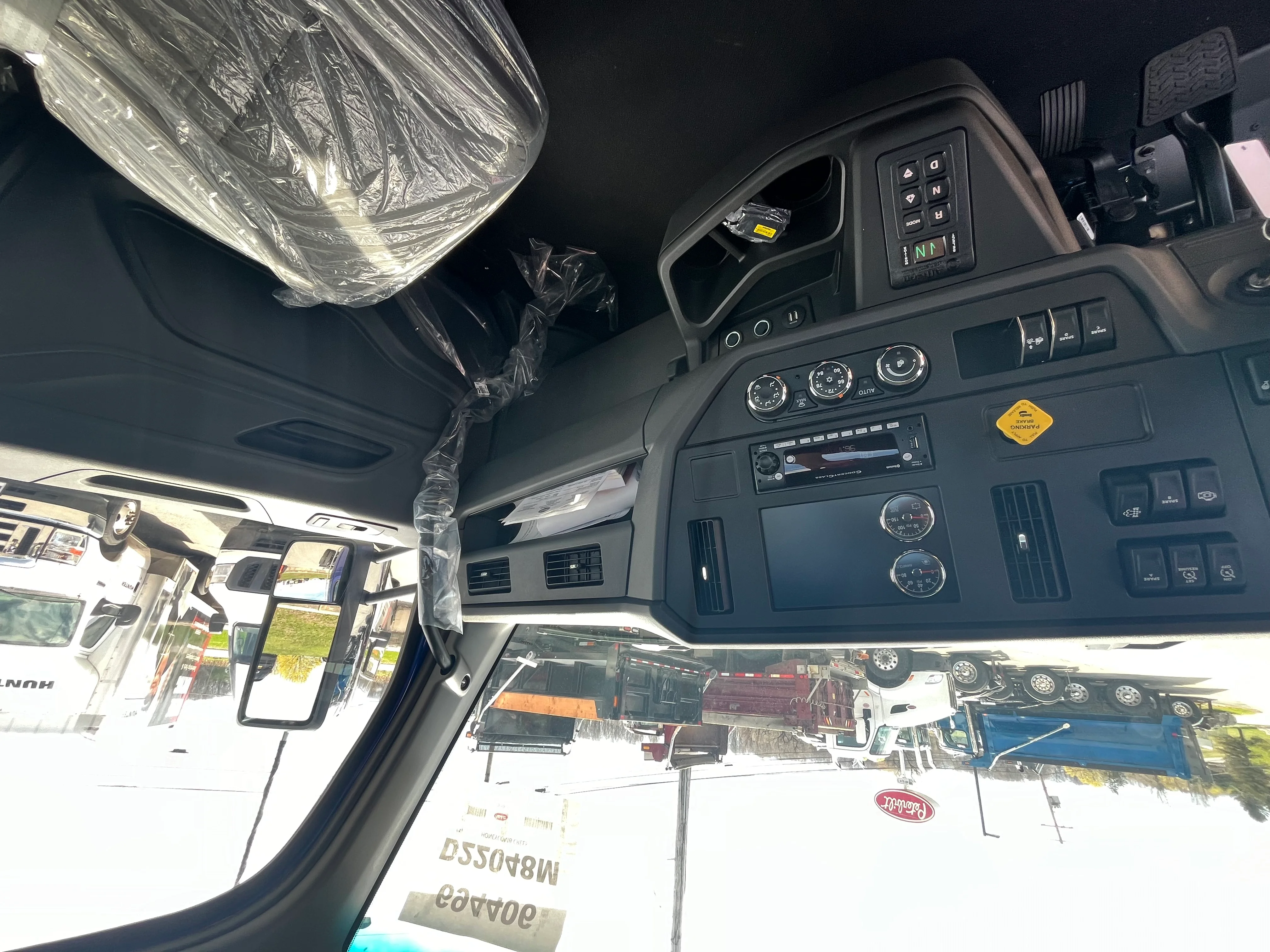 2025 Peterbilt 536 - image 10