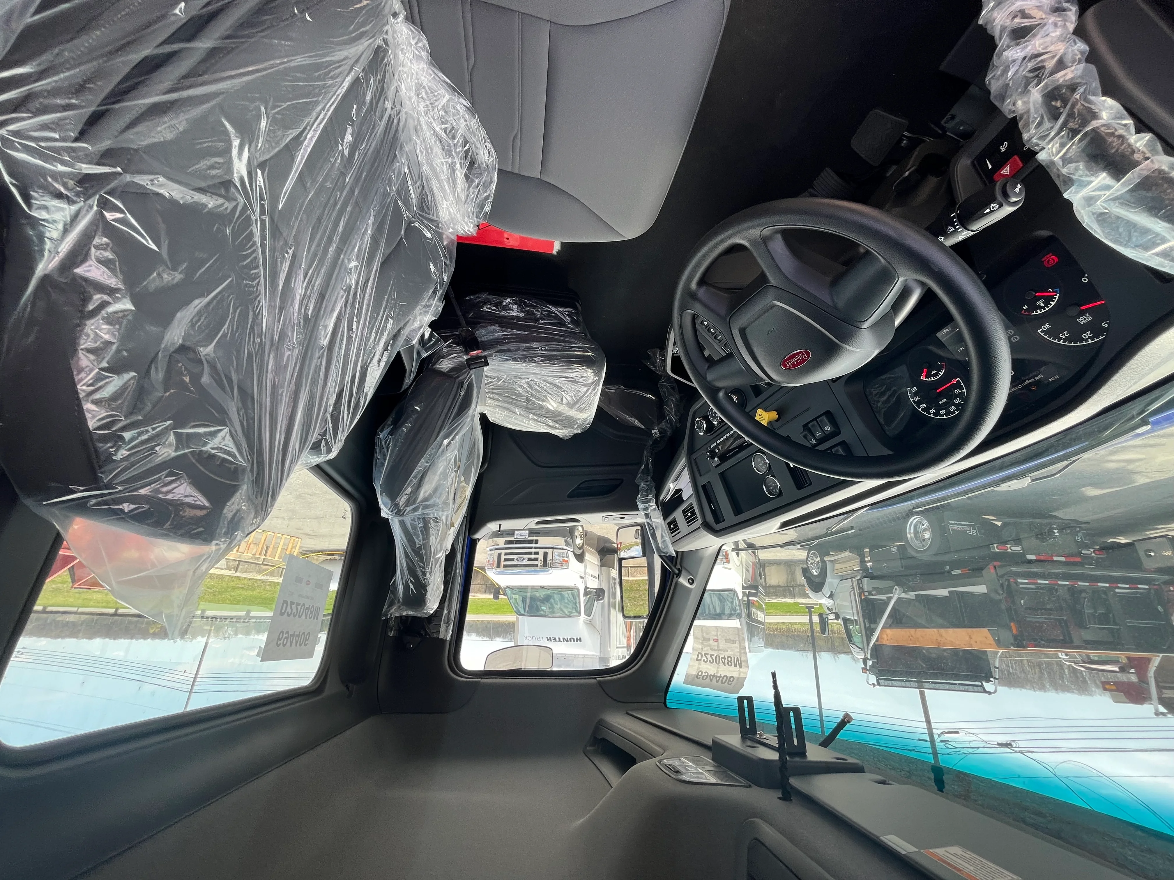 2025 Peterbilt 536 - image 9