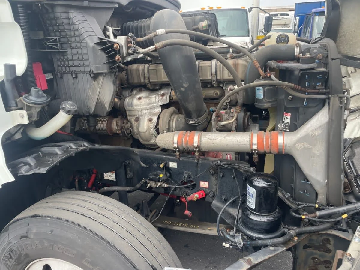 2019 Freightliner Cascadia - image 10