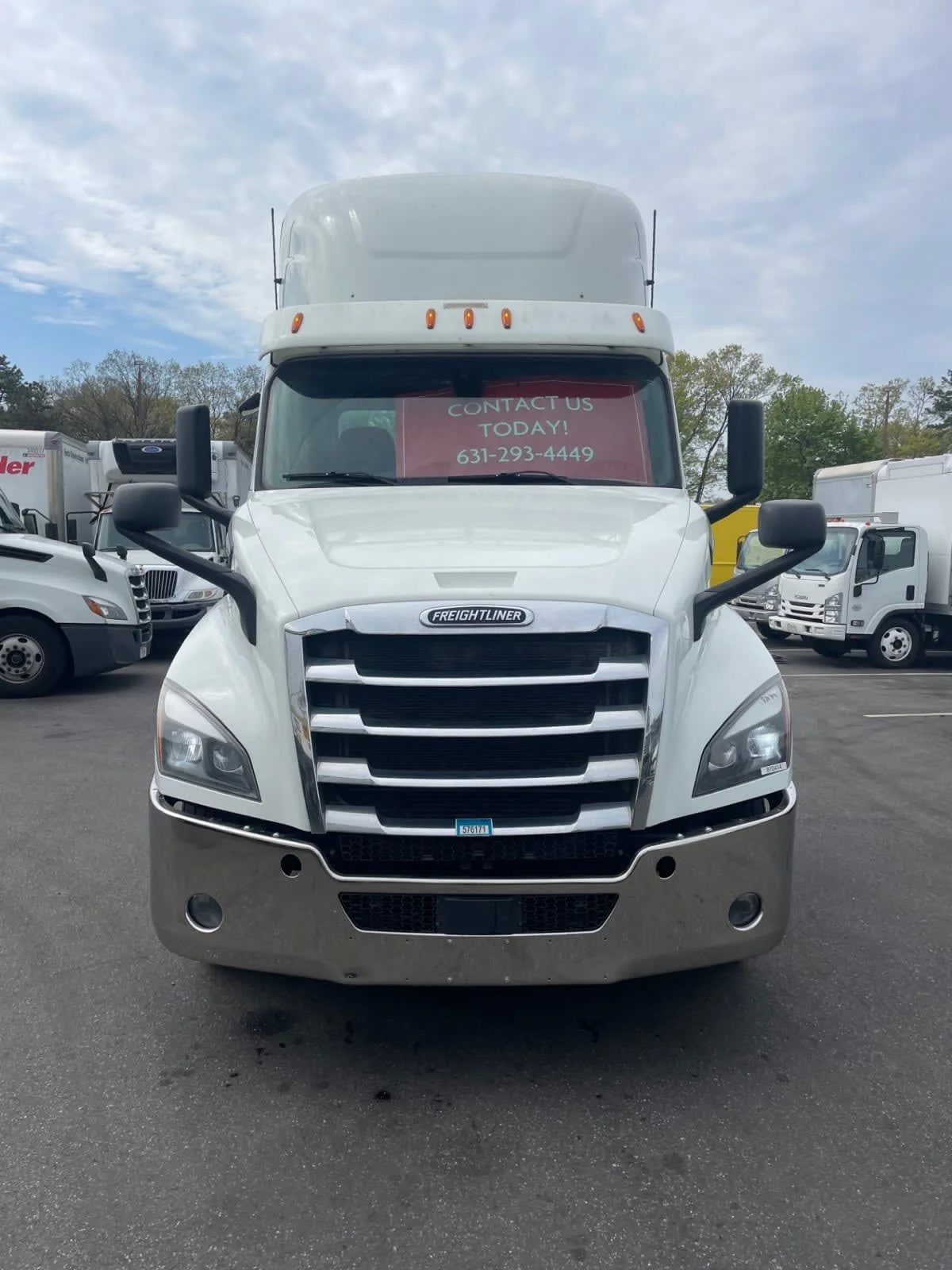 2019 Freightliner Cascadia - image 2