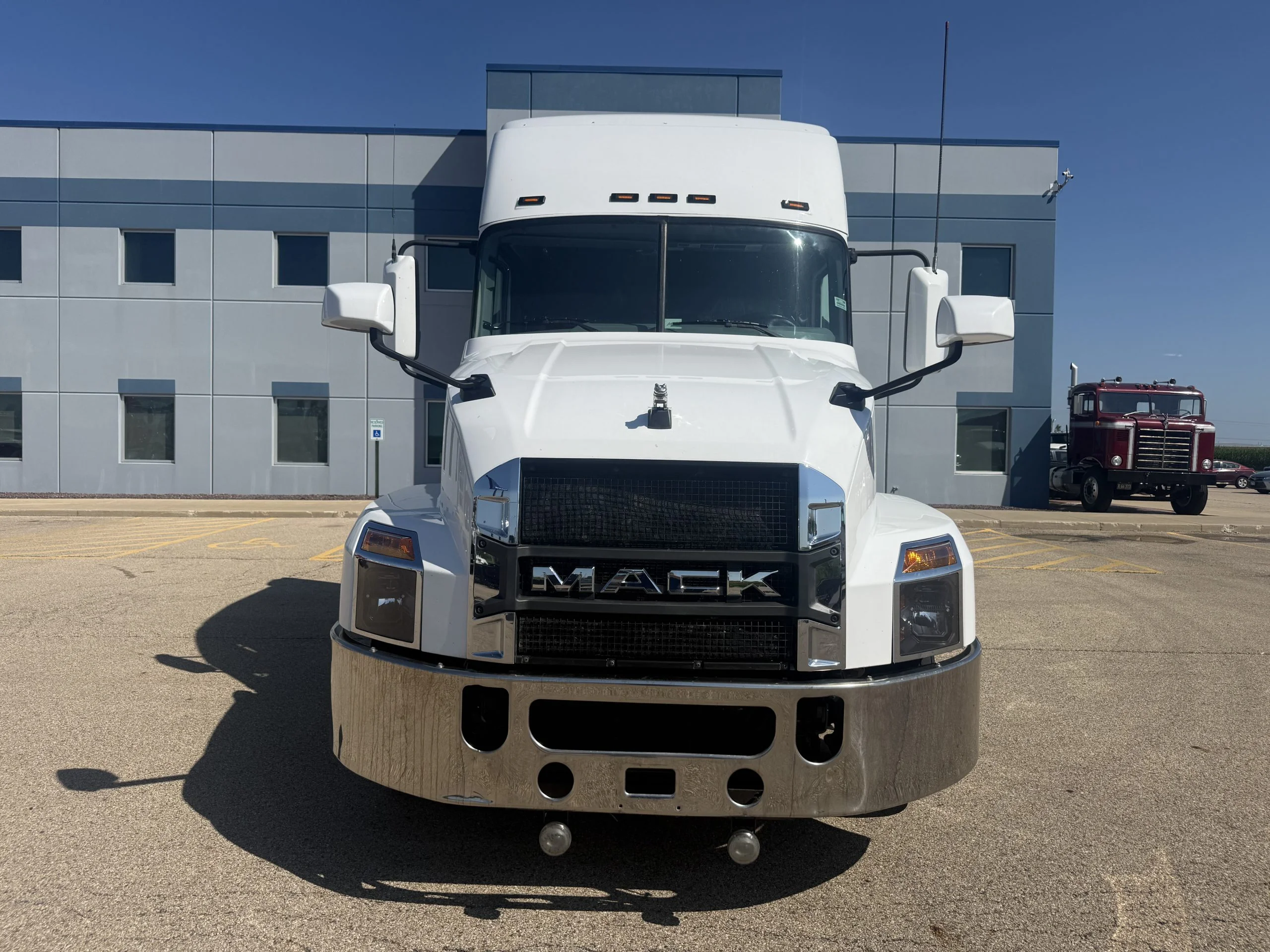 2023 Mack Anthem in Peru, IL — photo 2