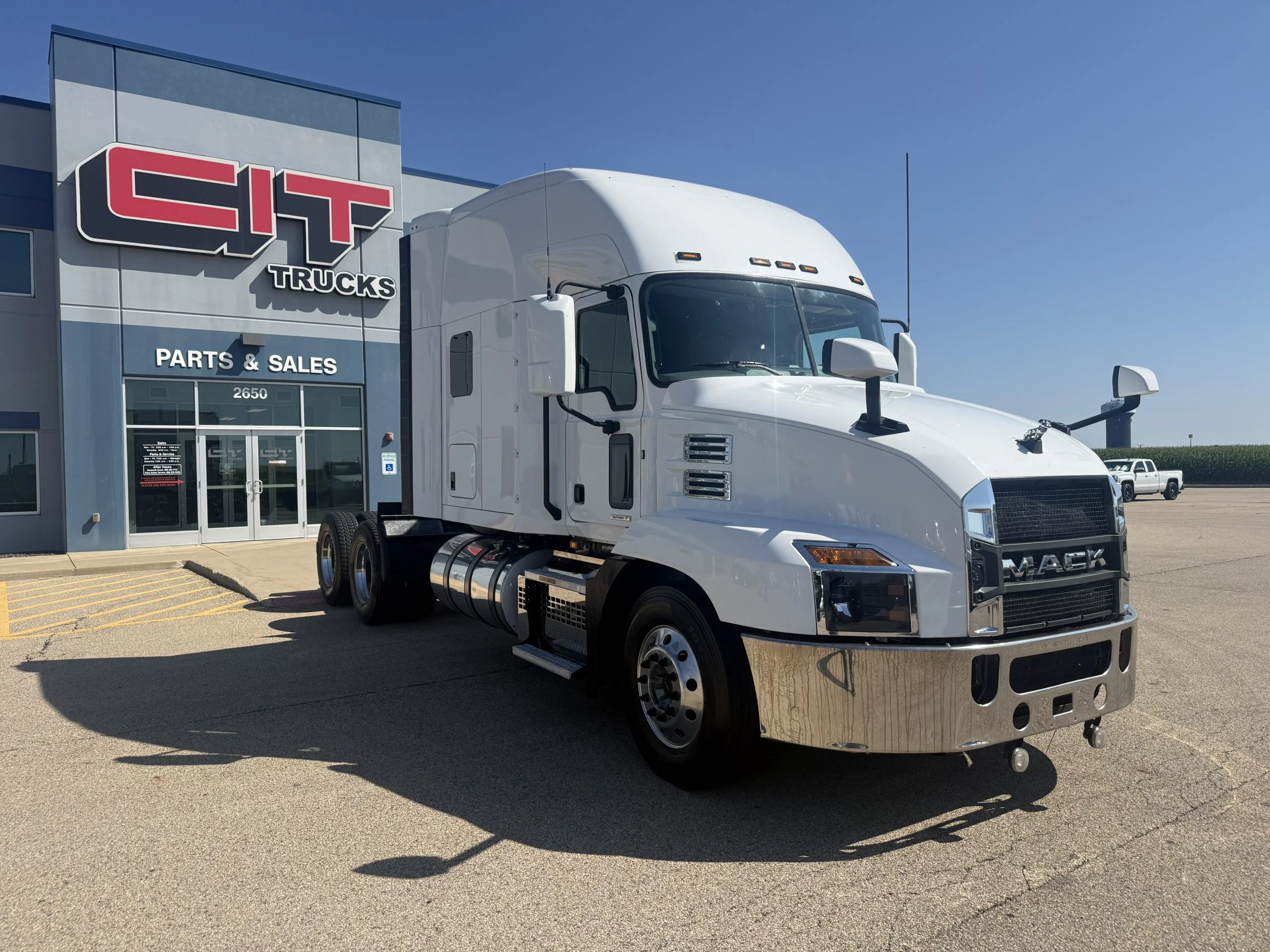 2023 Mack Anthem in Peru, IL — photo 3