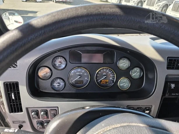 2020 Peterbilt 337 in MS — photo 8
