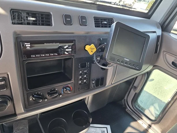 2020 Peterbilt 337 in MS — photo 10