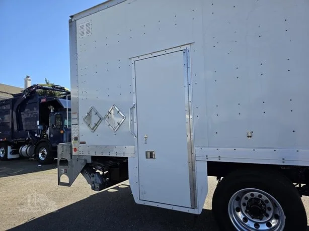 2020 Peterbilt 337 in MS — photo 4
