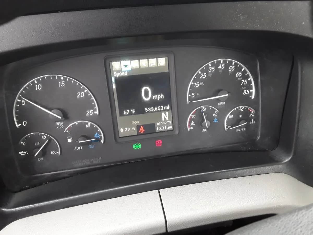 2019 Freightliner Cascadia - image 10