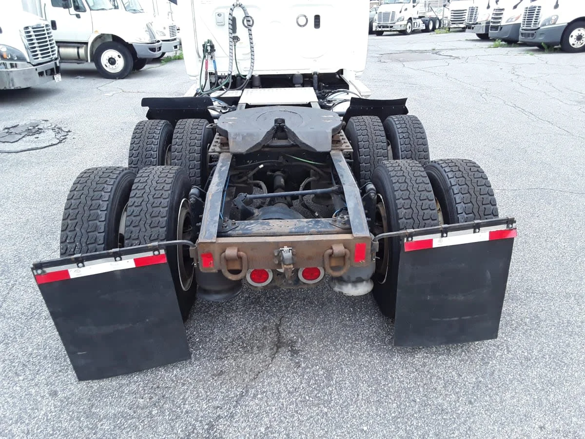 2019 Freightliner Cascadia - image 11