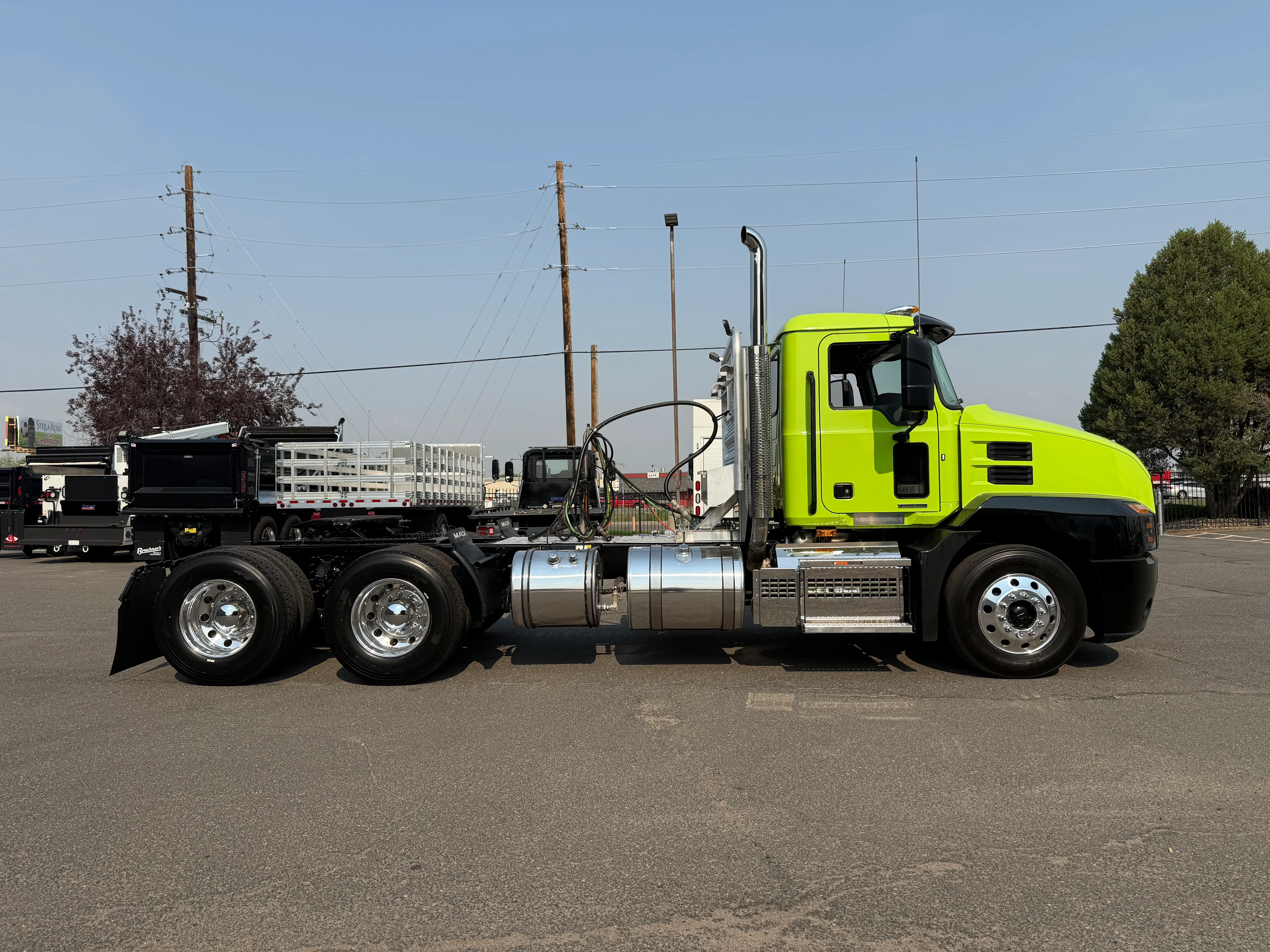 2025 Mack Anthem in Denver, CO — photo 7
