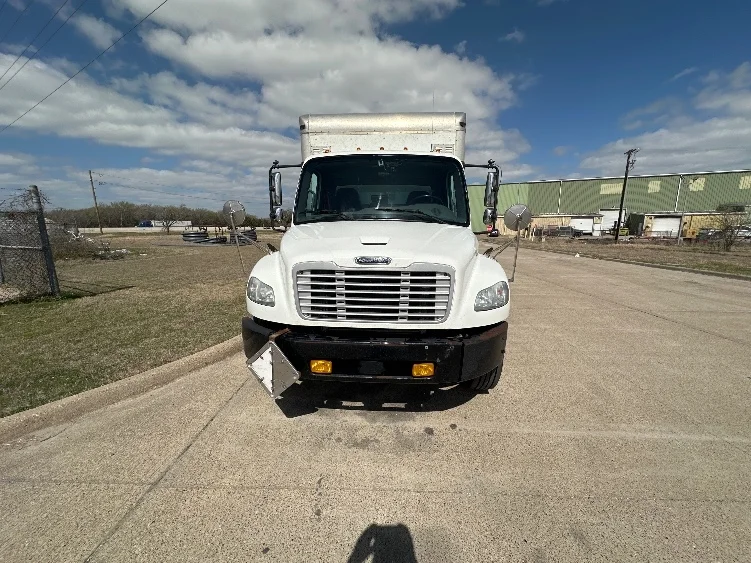 2019 Freightliner M2 106 - image 2