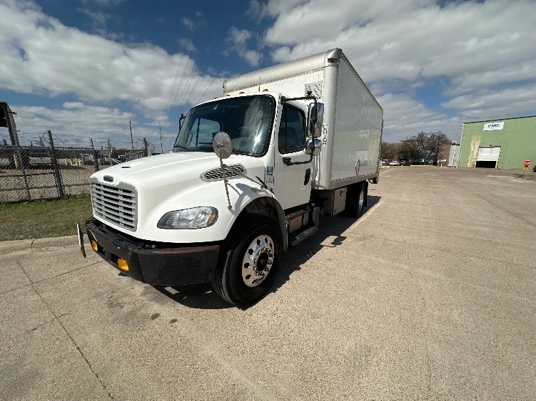 2019 Freightliner M2 106 - image 3