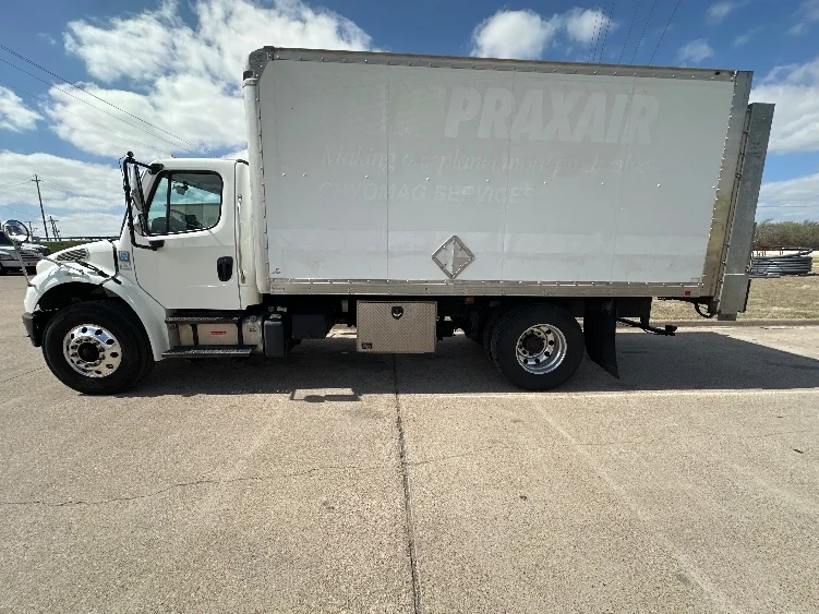 2019 Freightliner M2 106 - image 4